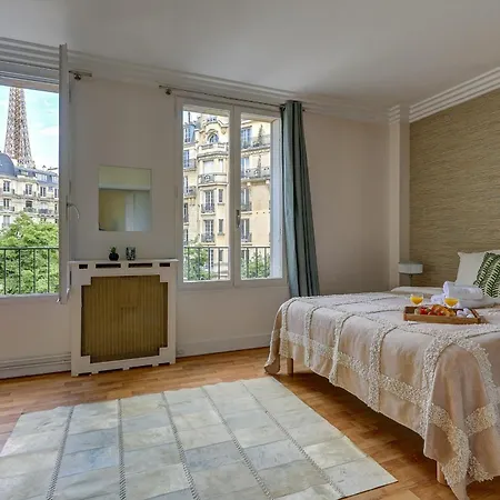 Champ De Mars & Eiffel Tower -1br - Vacation